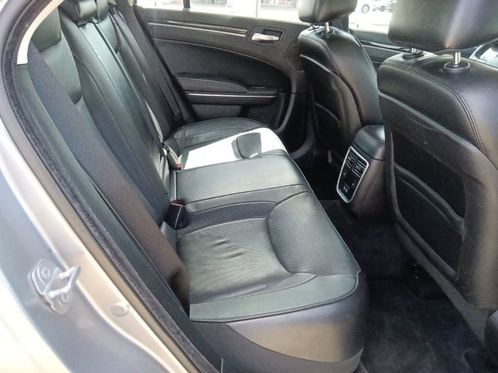 Used 2017 Chrysler 300 C w/ Safetytec Plus Group RWD image 33