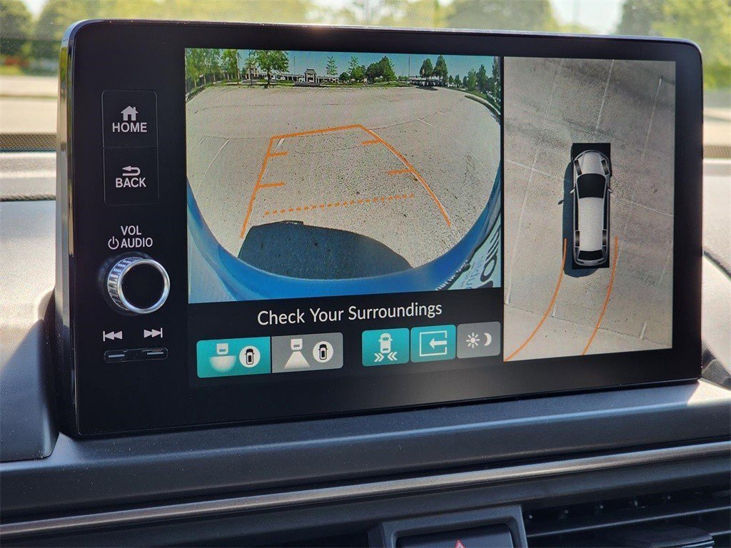 Used 2025 Honda Pilot TrailSport image 6