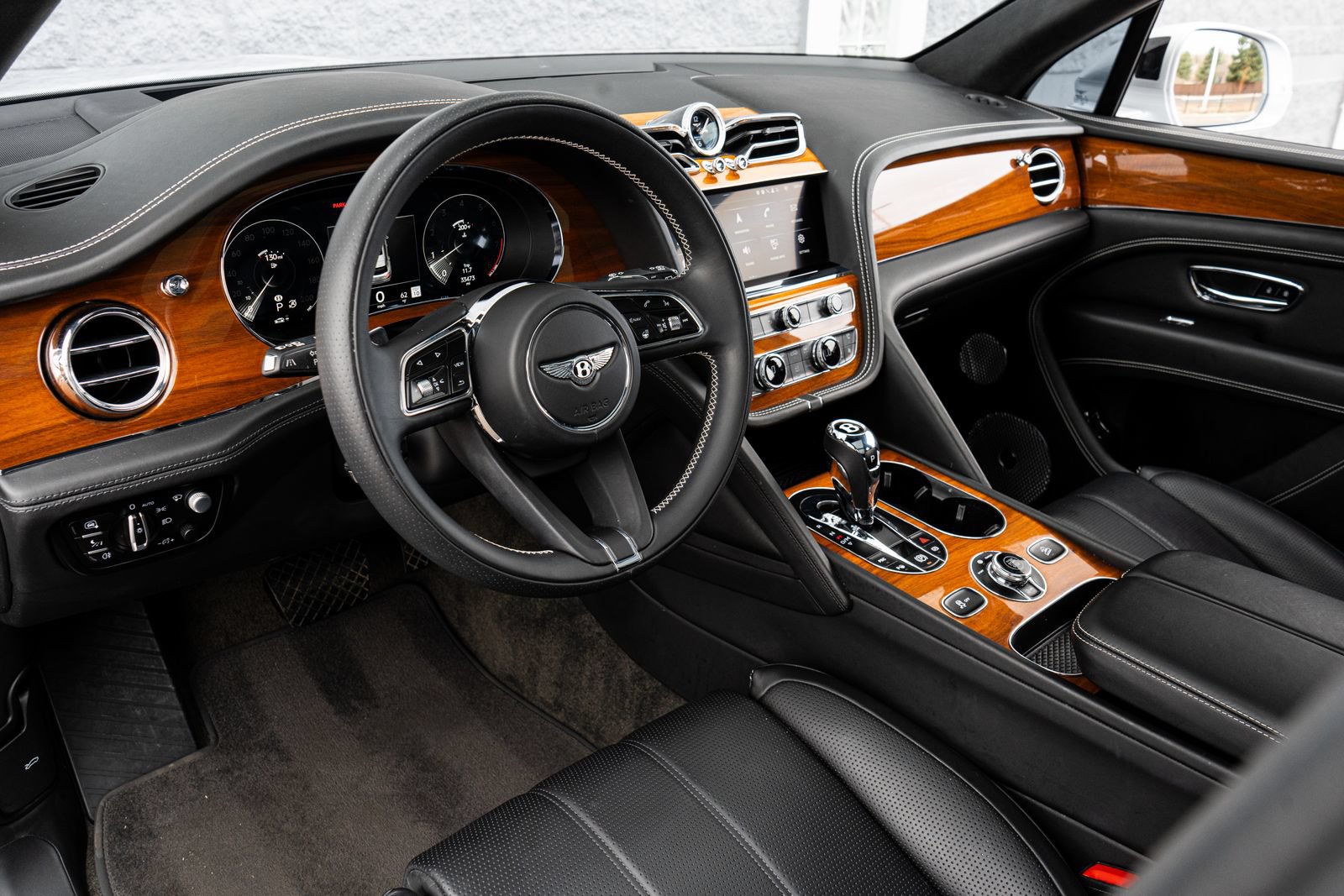 Certified 2023 Bentley Bentayga AWD/4WD image 30