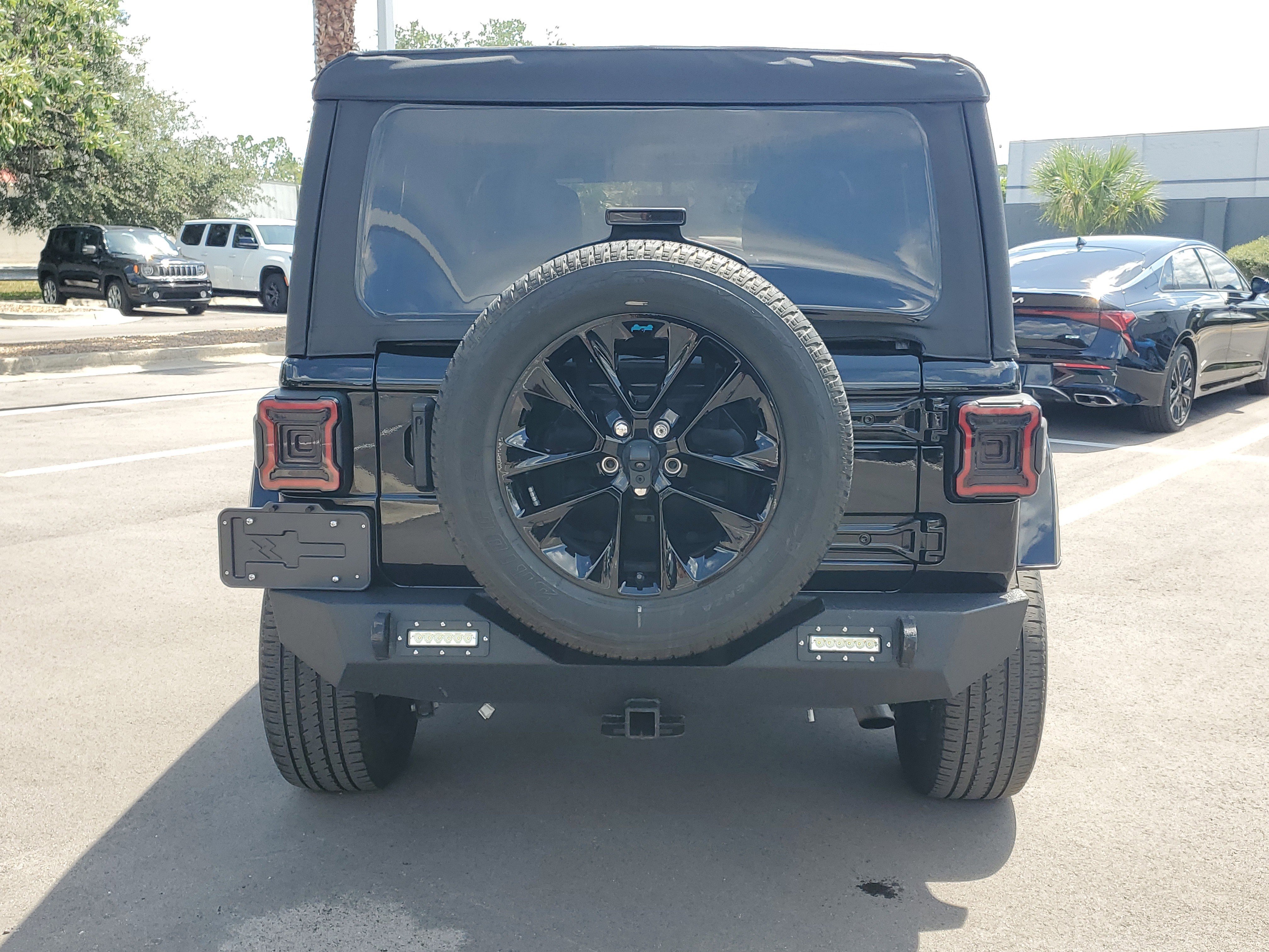 Used 2022 Jeep Wrangler Unlimited Sahara AWD/4WD image 7