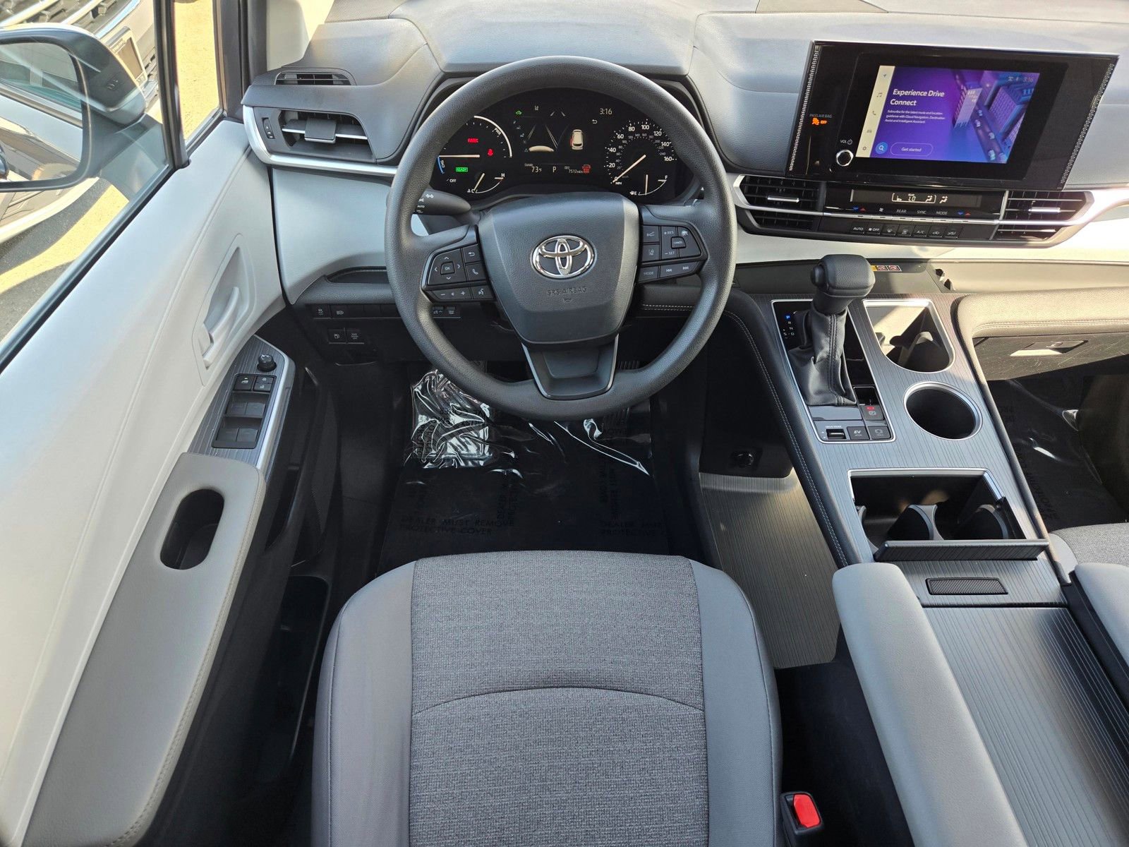 Used 2025 Toyota Sienna LE FWD image 12