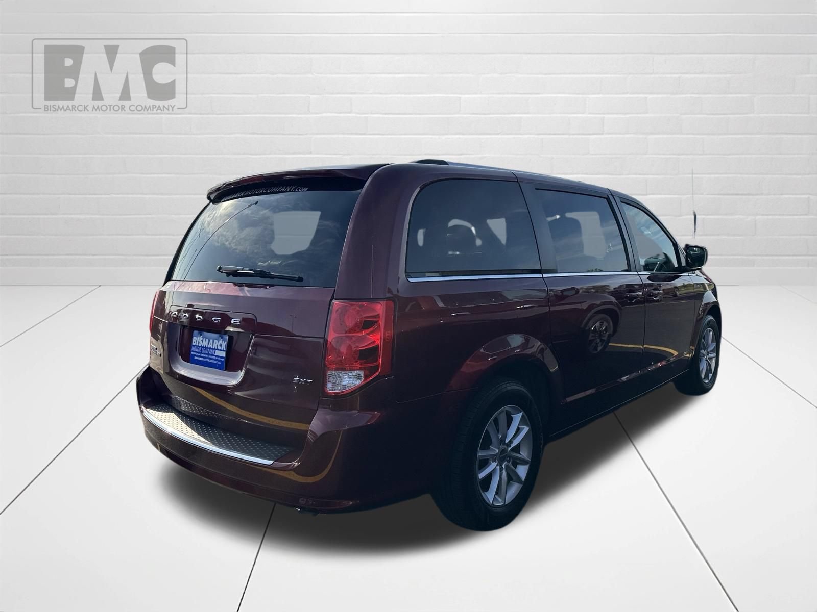 Used 2020 Dodge Grand Caravan SXT w/ Driver Convenience Group FWD image 3