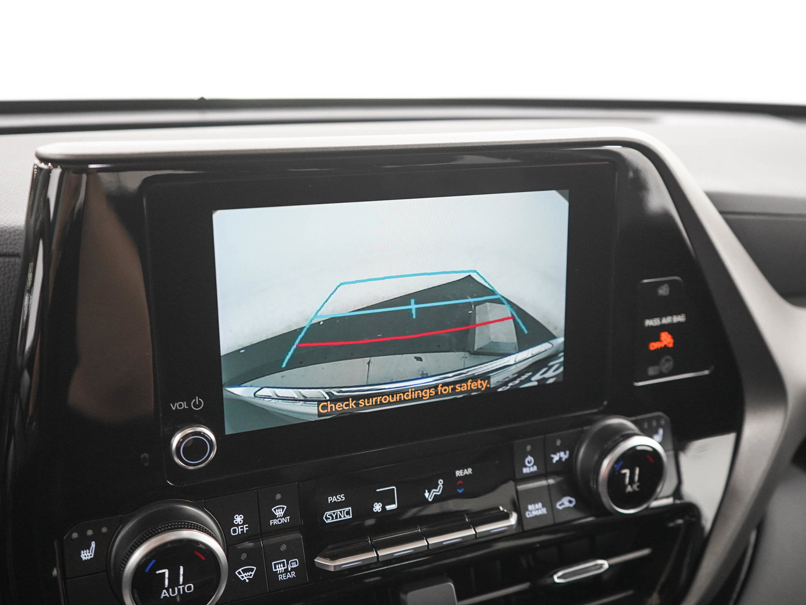 Used 2025 Toyota Highlander XLE AWD/4WD image 22