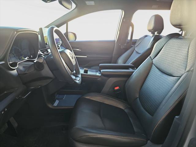 Certified 2025 Toyota Sienna XLE Woodland Edition AWD/4WD image 16