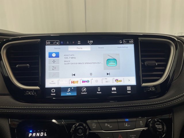 New 2026 Chrysler Pacifica Select image 21
