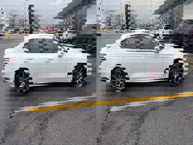 Used 2025 Genesis G70 2.5T image 9