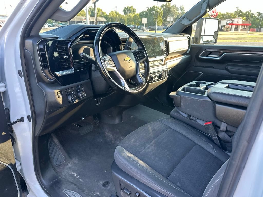 Used 2025 Chevrolet Silverado 2500 LT AWD/4WD image 14