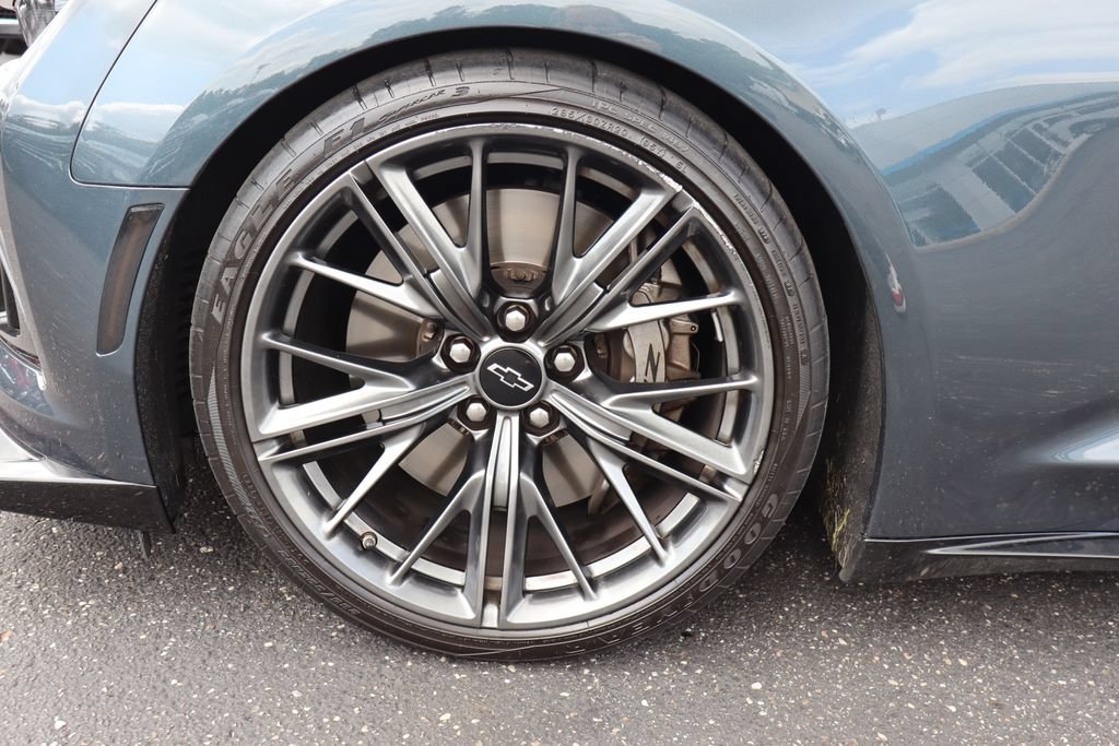 Used 2022 Chevrolet Camaro ZL1 RWD image 32