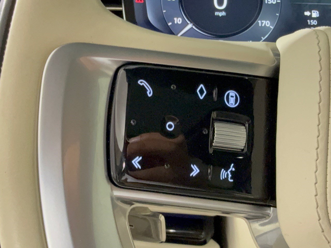 Used 2024 Land Rover Range Rover SE AWD/4WD image 18
