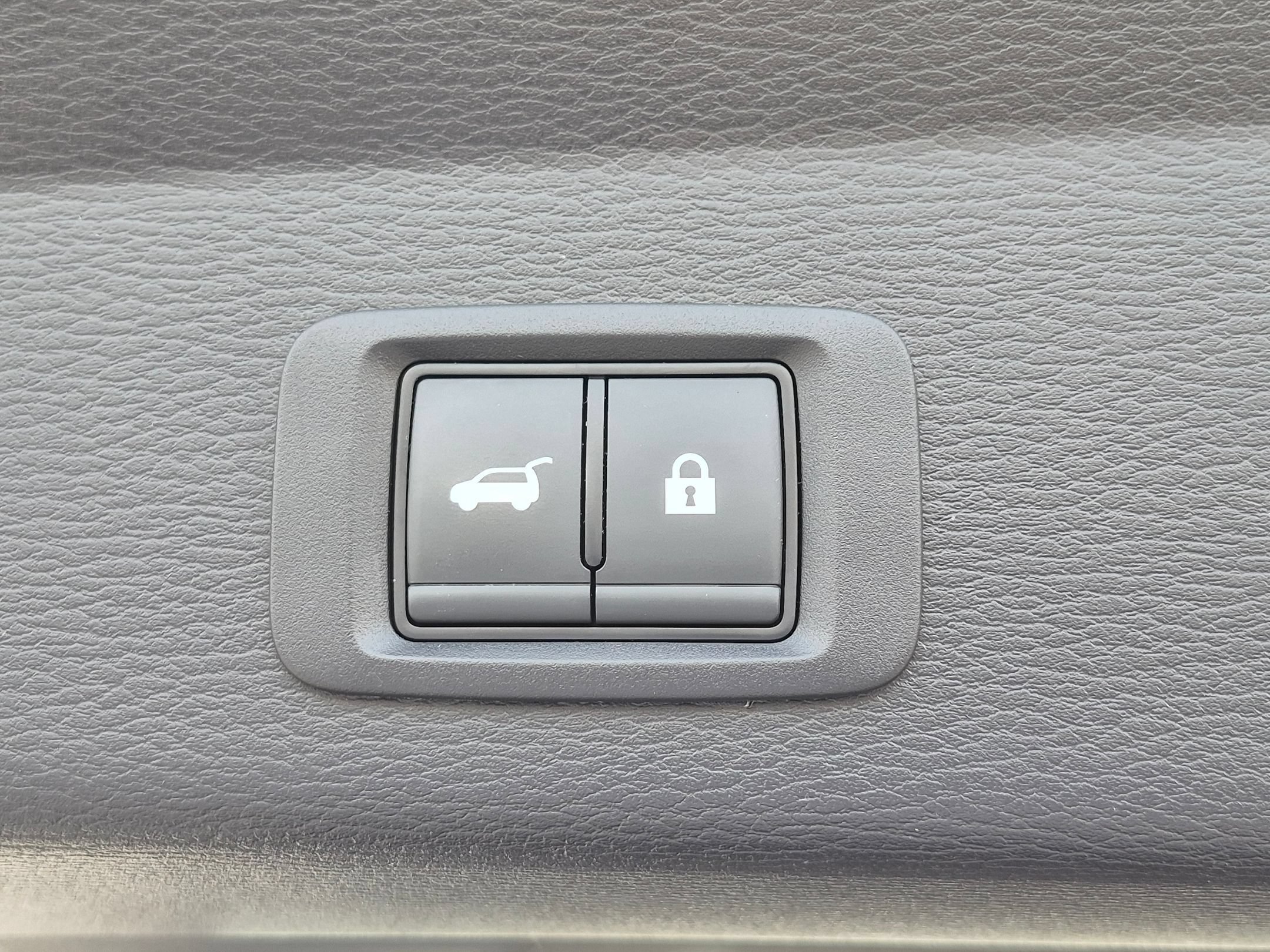 Used 2025 Mitsubishi Outlander AWD image 34