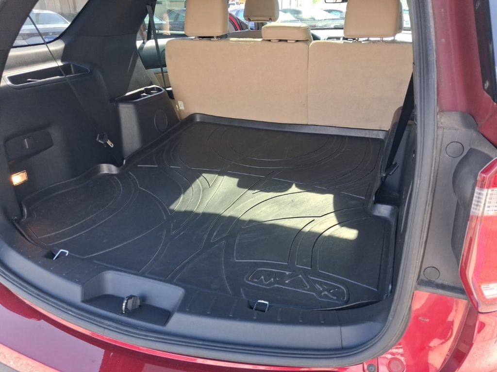 Used 2016 Ford Explorer XLT w/ Equipment Group 202A FWD image 16