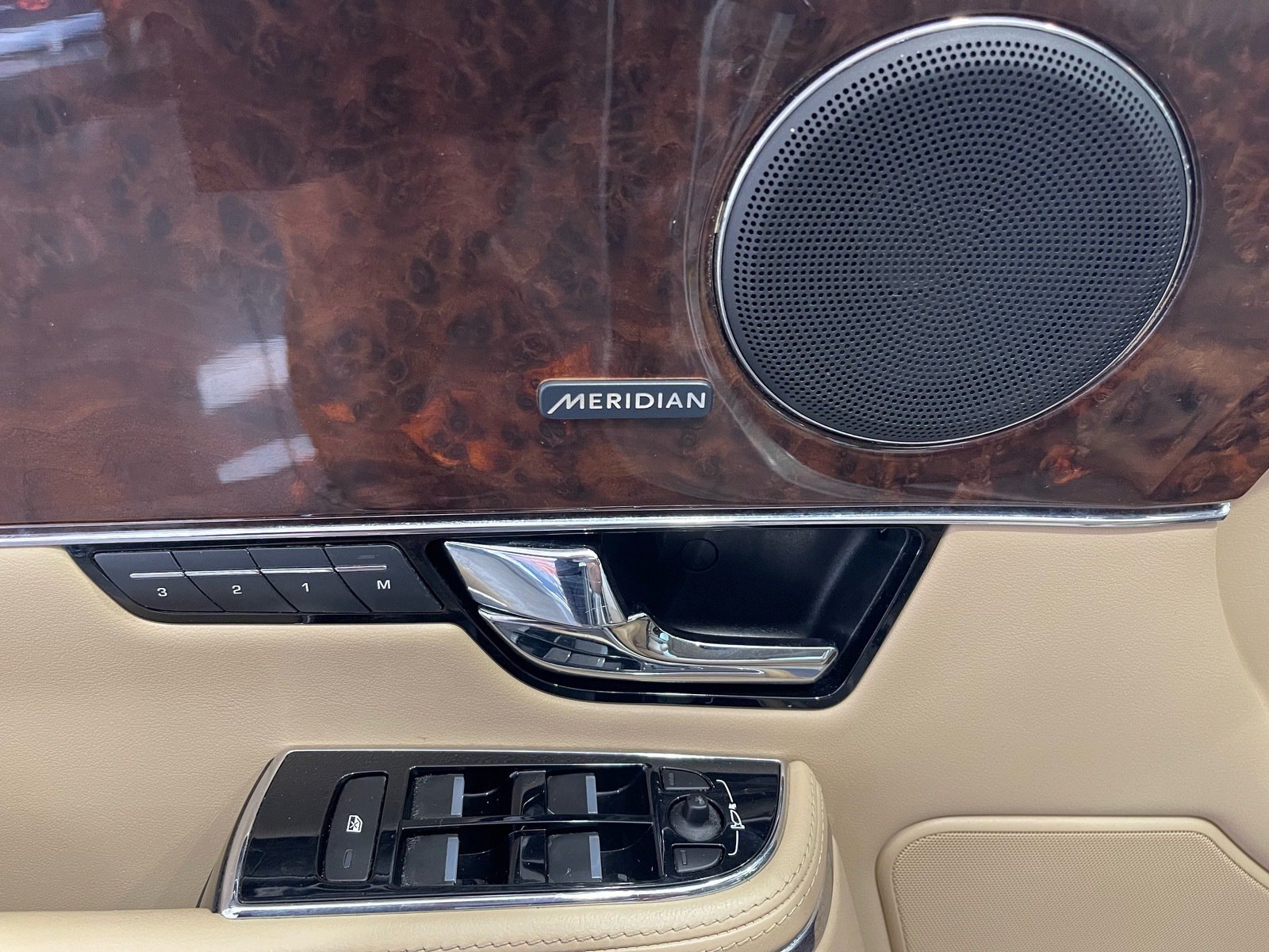 Used 2013 Jaguar XJ RWD image 24