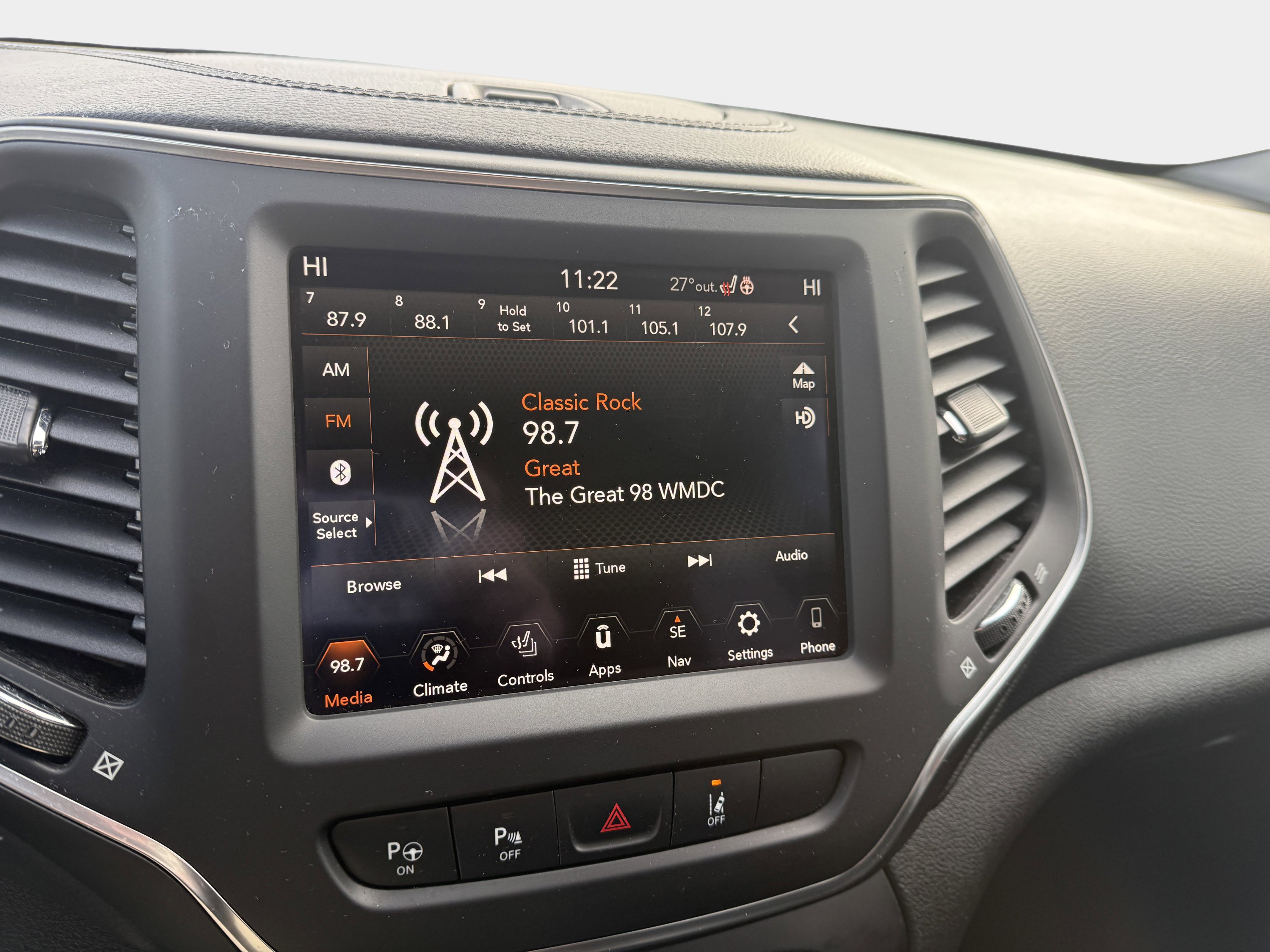 Used 2023 Jeep Cherokee Altitude Lux AWD/4WD image 22