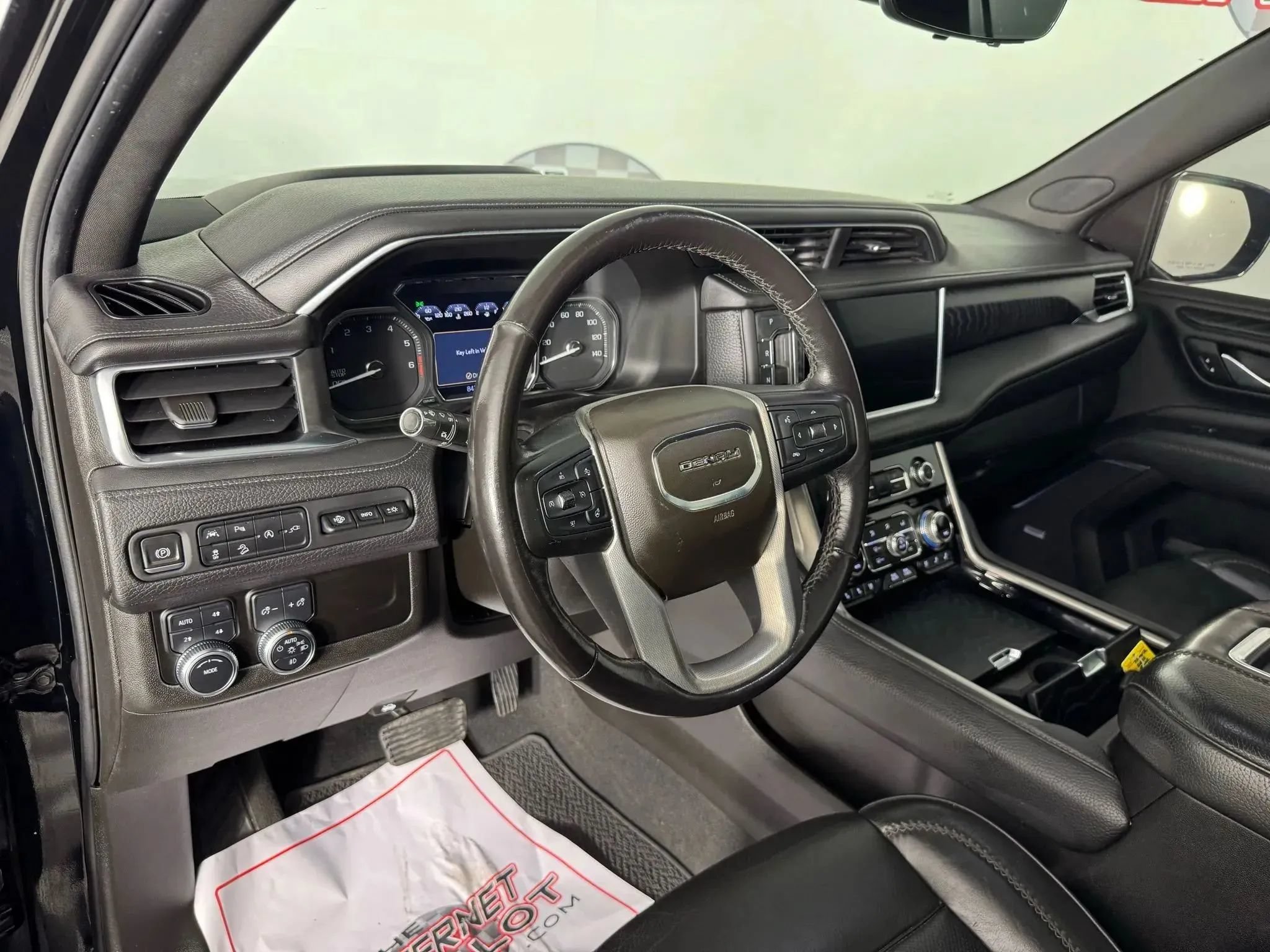 Used 2021 GMC Yukon XL Denali w/ Advanced Technology Package AWD/4WD image 10