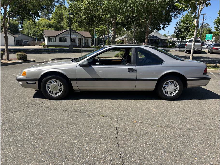 Used 1990 Ford Thunderbird LX RWD image 4