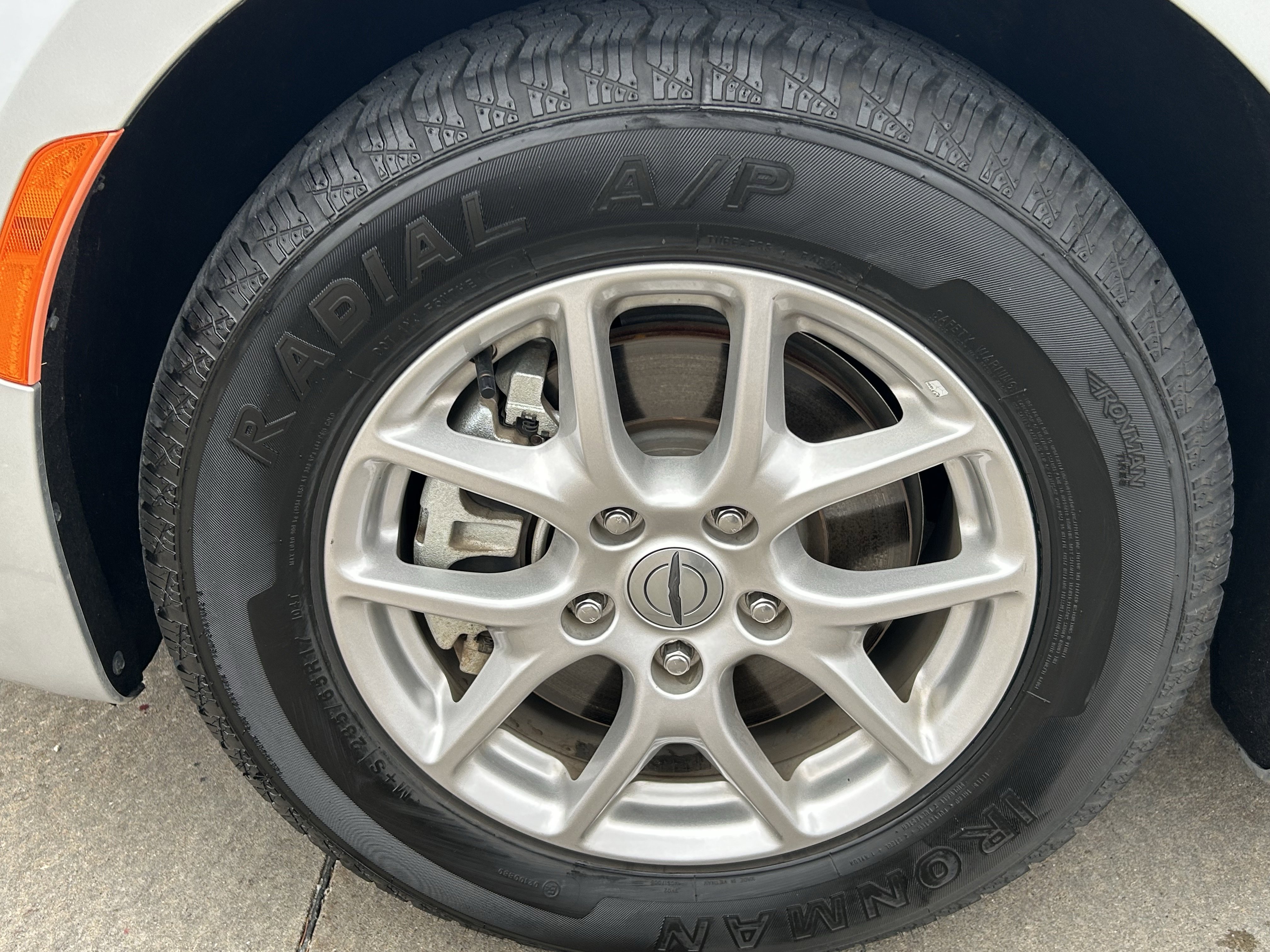 Used 2024 Chrysler Pacifica Touring-L image 10