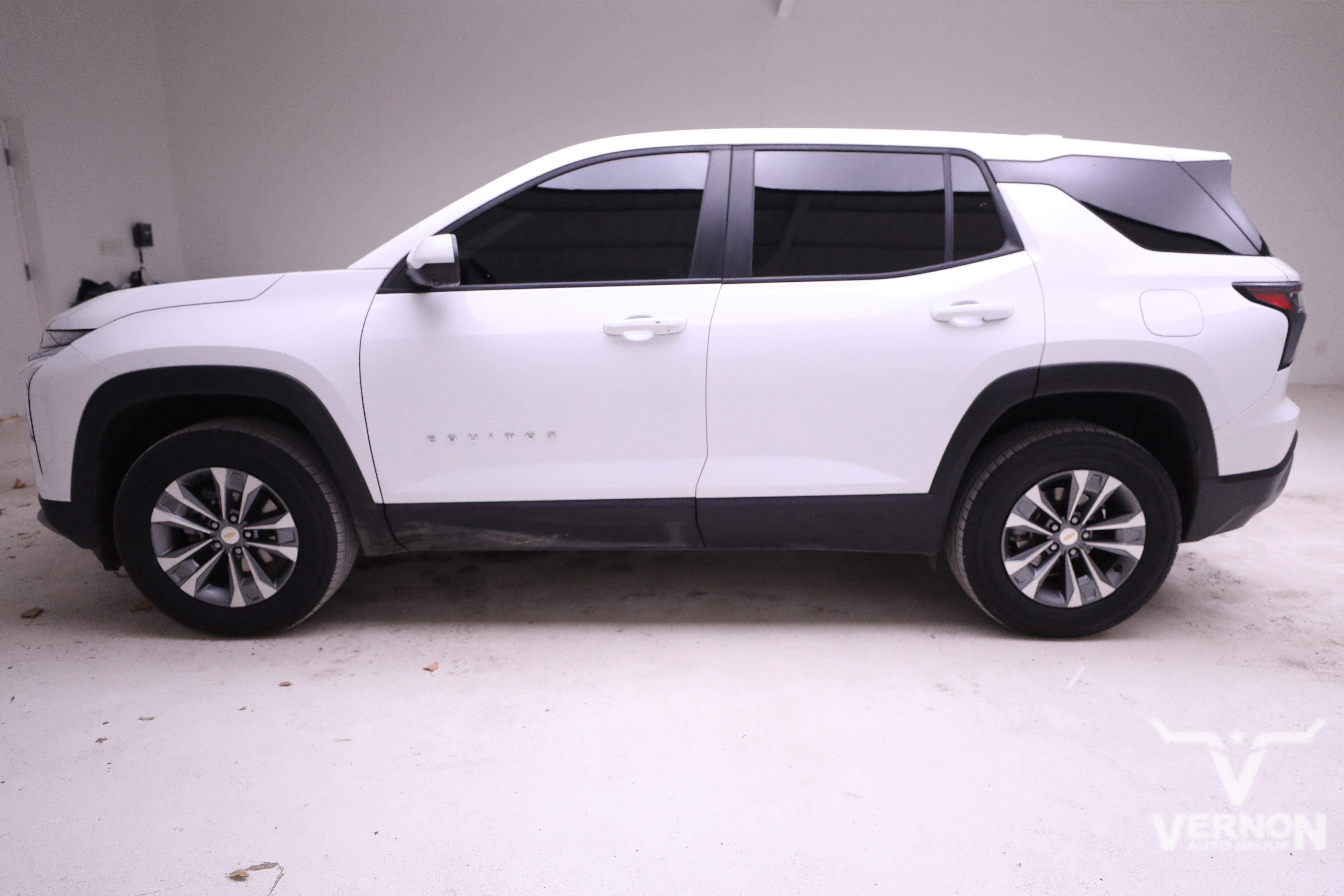 Used 2025 Chevrolet Equinox LT w/ Safety and Technology Package image 2