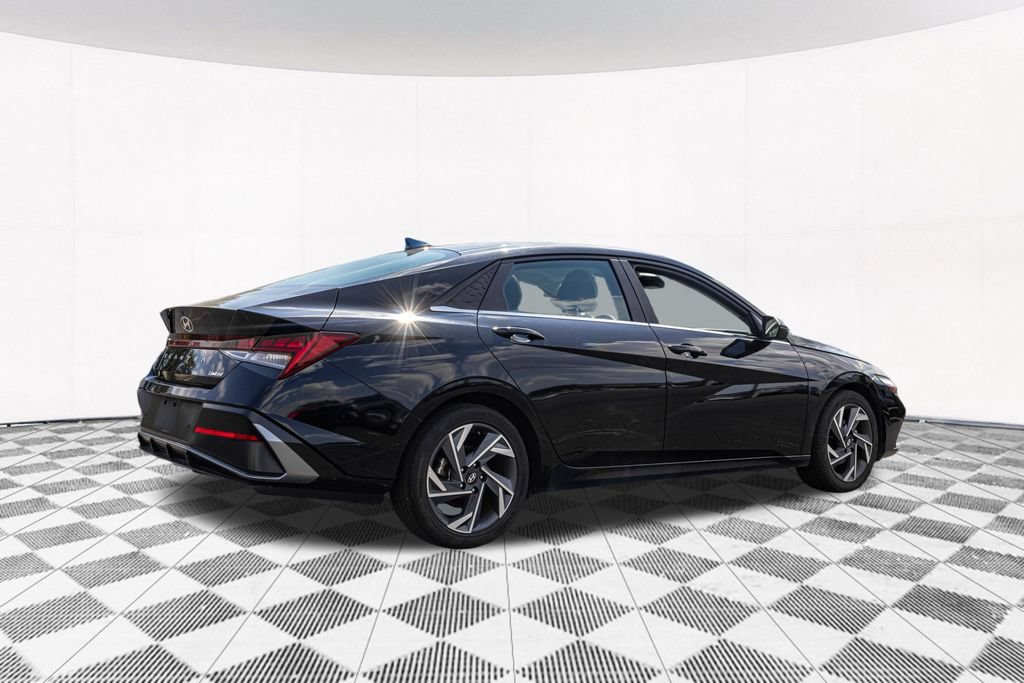 Certified 2024 Hyundai Elantra Limited FWD image 10