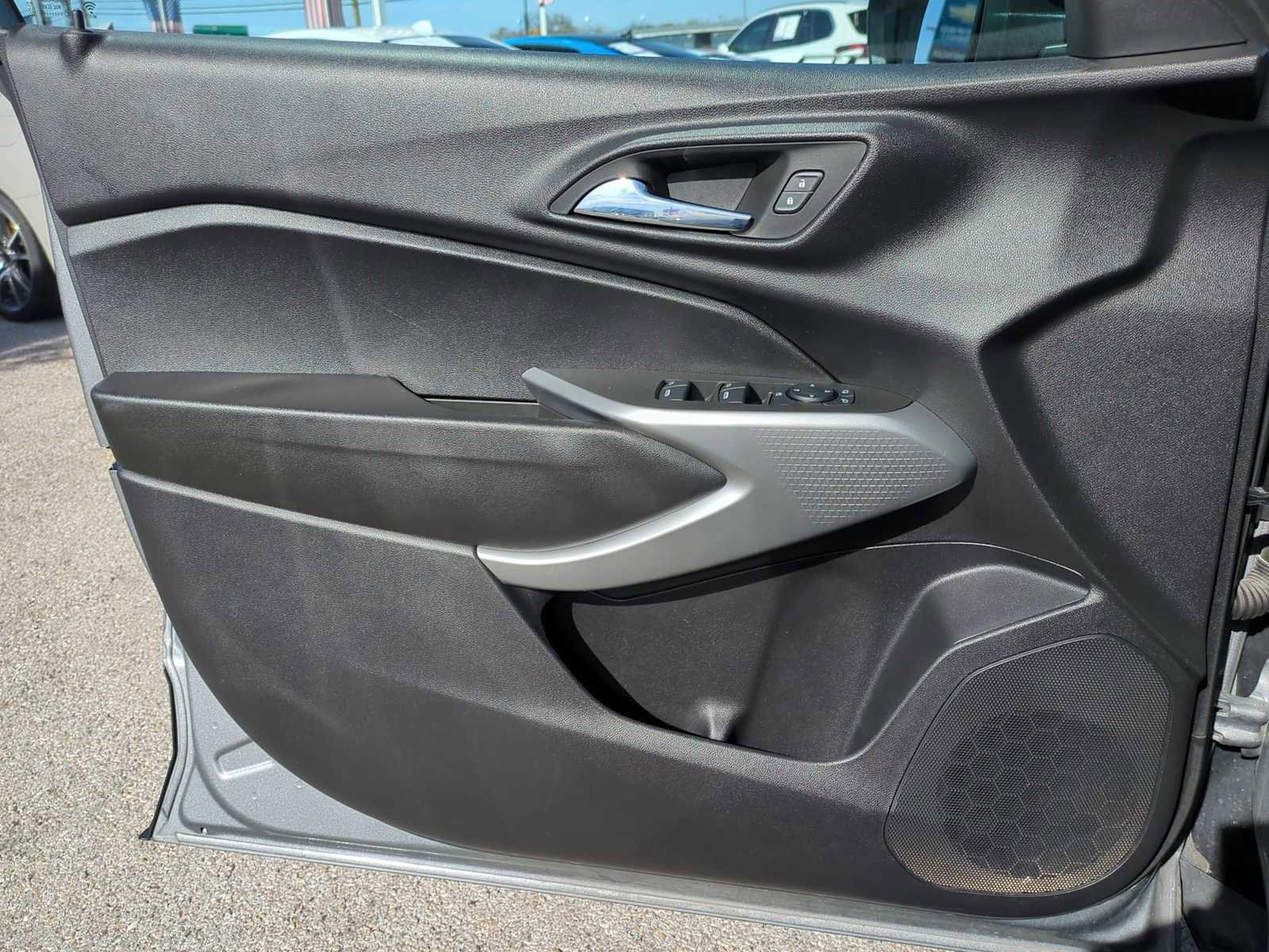 Used 2024 Chevrolet Trax LS image 21