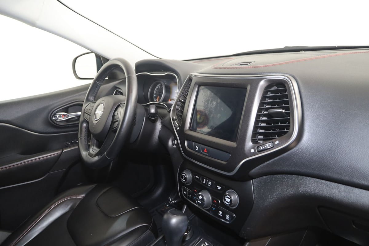 Used 2020 Jeep Cherokee Trailhawk w/ Cold Weather Group AWD/4WD image 39