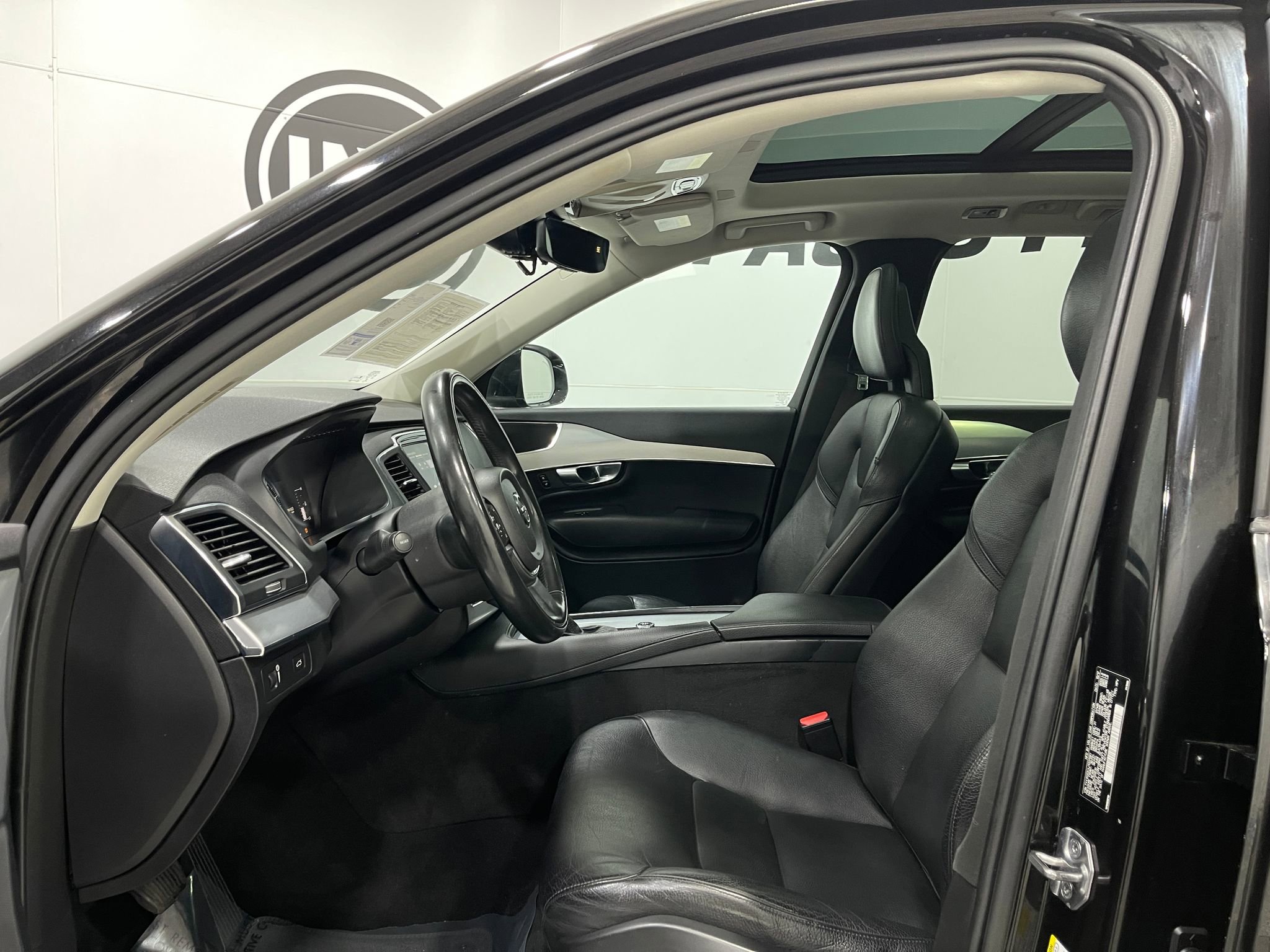 Used 2018 Volvo XC90 T5 Momentum w/ Convenience Package FWD image 13
