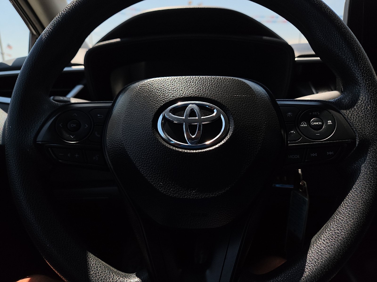 Used 2025 Toyota Corolla LE FWD image 12