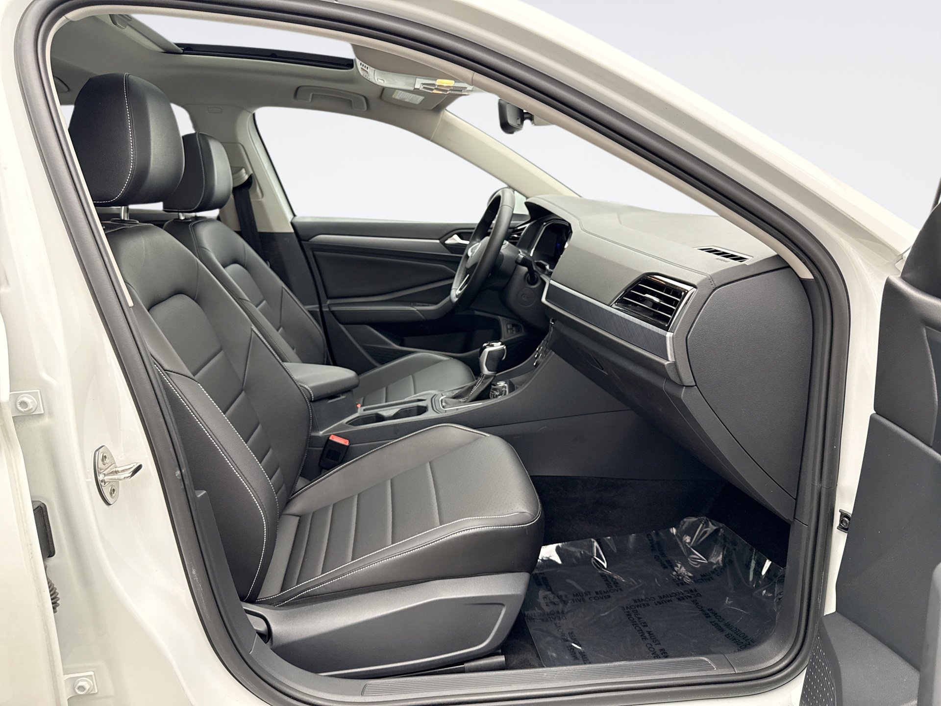 Used 2023 Volkswagen Jetta SE w/ Panoramic Sunroof Package image 17