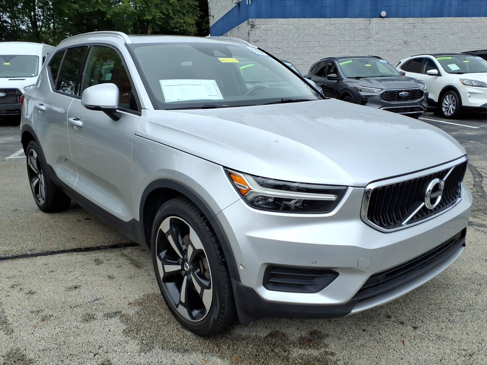 Used 2019 Volvo XC40 T5 Momentum AWD/4WD image 1