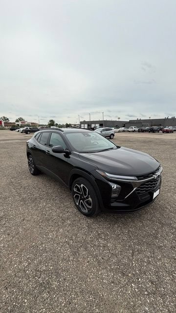 Used 2025 Chevrolet Trax RS w/ Driver Confidence Package FWD image 1