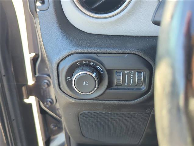 Used 2021 Jeep Wrangler Unlimited Sahara AWD/4WD image 15