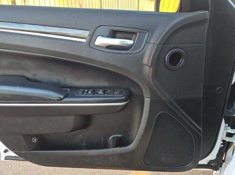 Used 2022 Chrysler 300 Touring L image 11