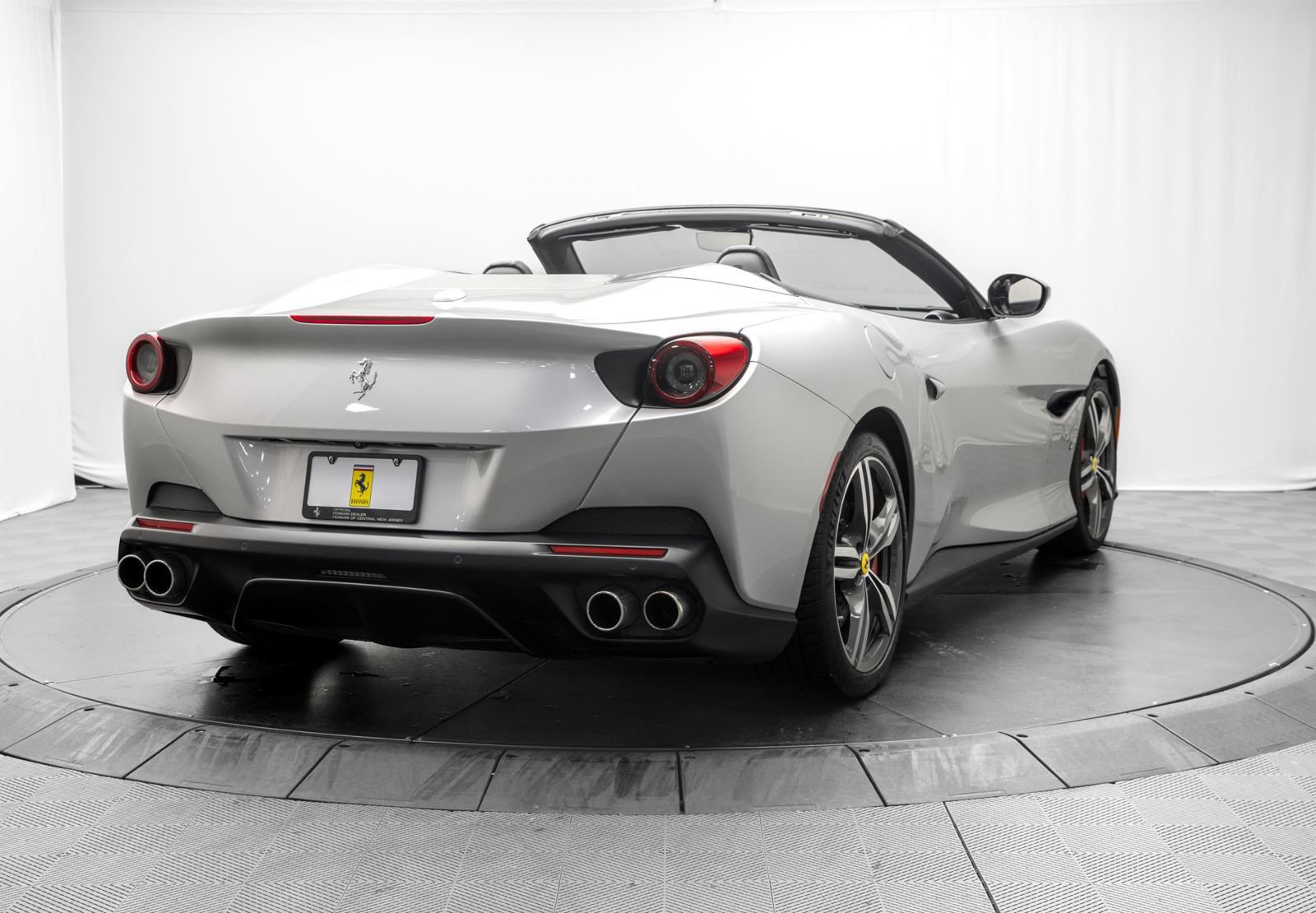 Used 2019 Ferrari Portofino RWD image 7