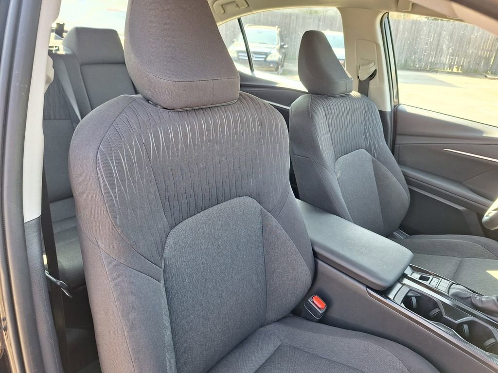 Used 2025 Toyota Camry LE image 28