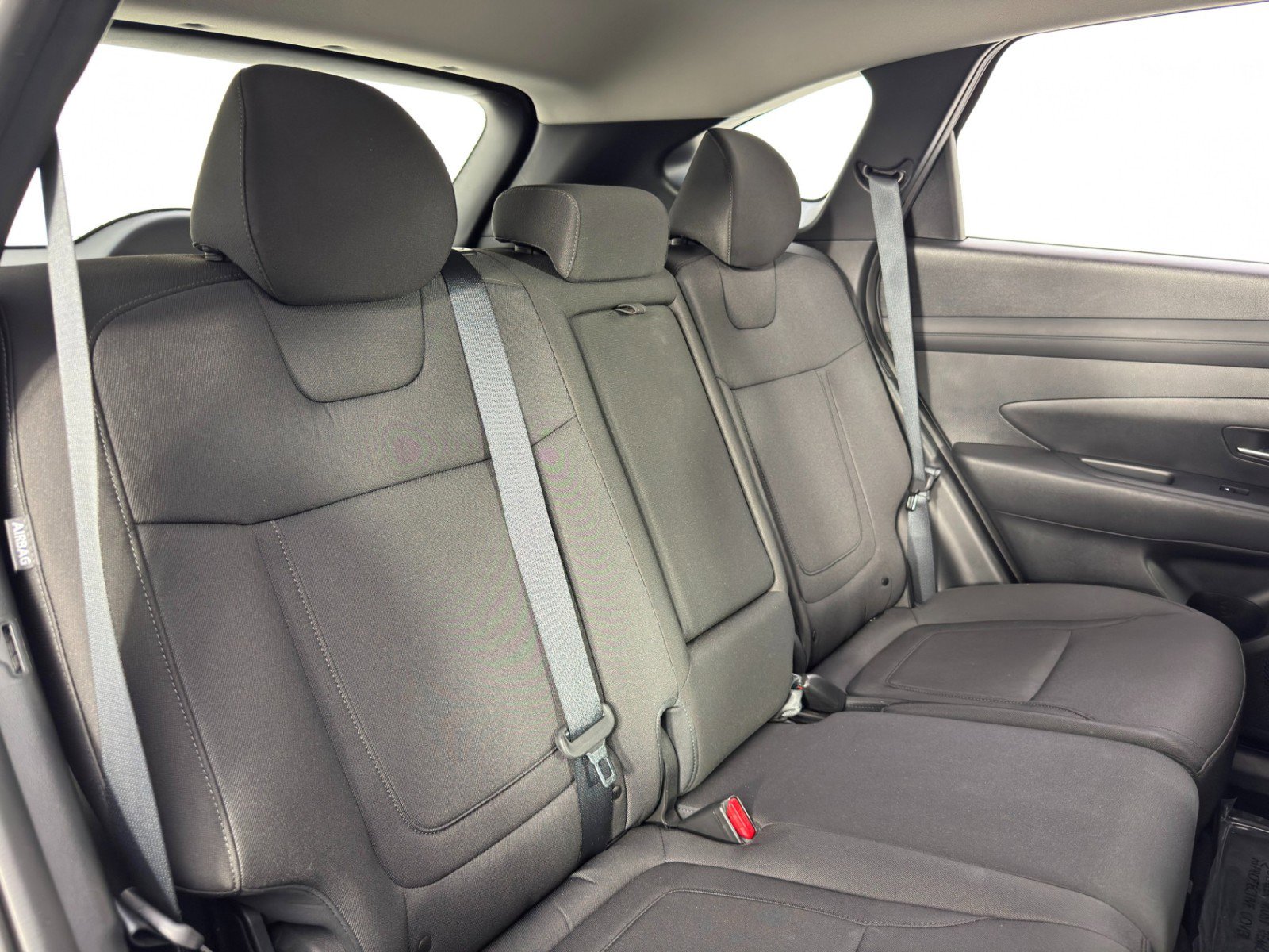 Used 2025 Hyundai Tucson SE image 36