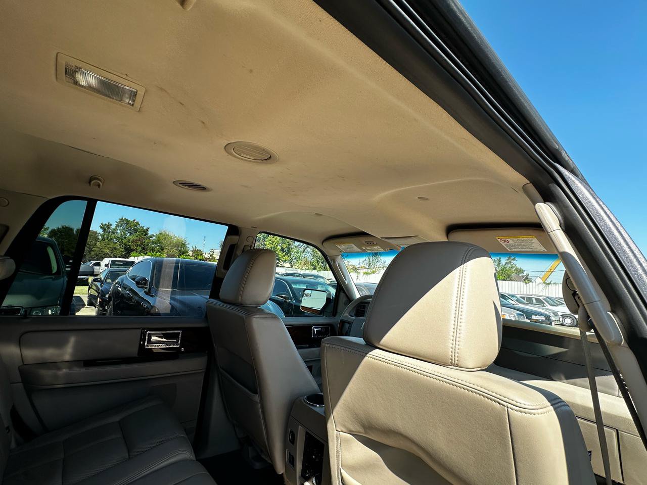 Used 2012 Lincoln Navigator 2WD image 36