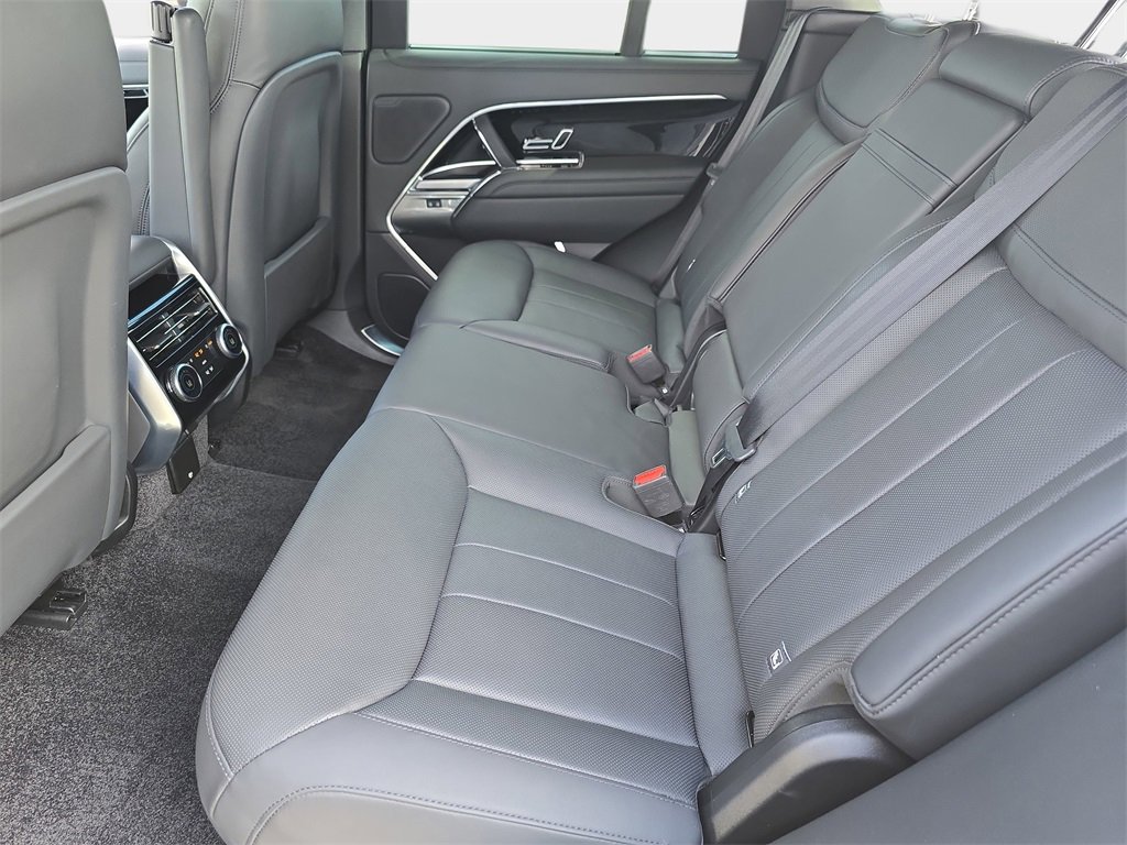 Certified 2025 Land Rover Range Rover SE image 15