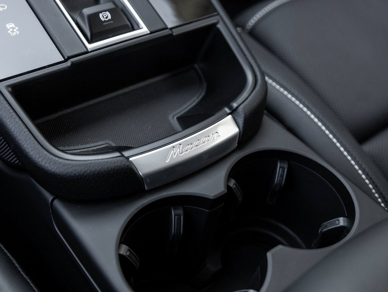 Certified 2026 Porsche Macan Turbo AWD/4WD image 28