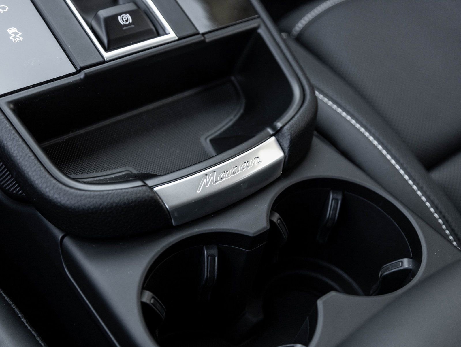 Certified 2026 Porsche Macan Turbo AWD/4WD image 28