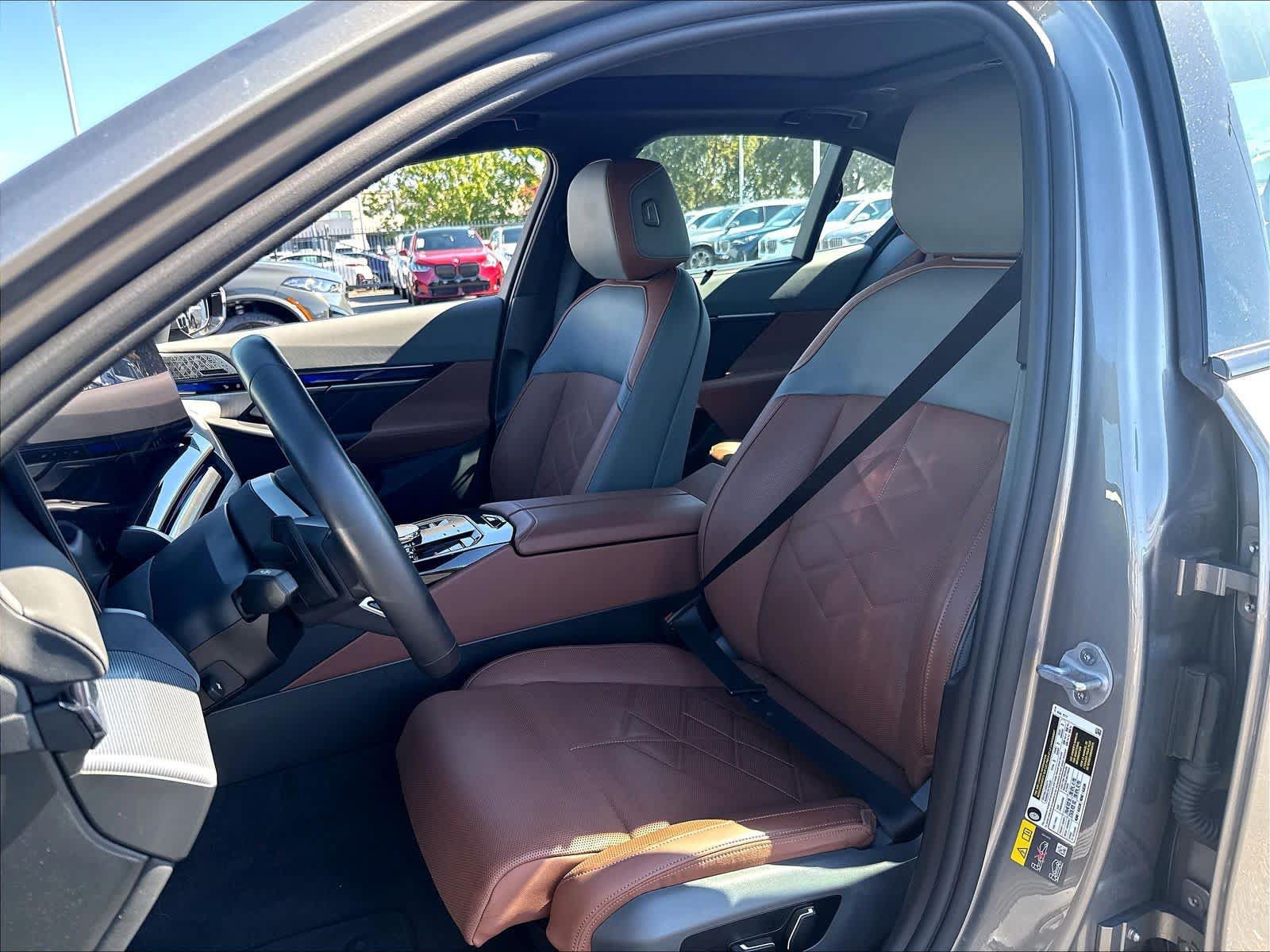 Used 2025 BMW i5 xDrive40 w/ Executive Package AWD/4WD image 24