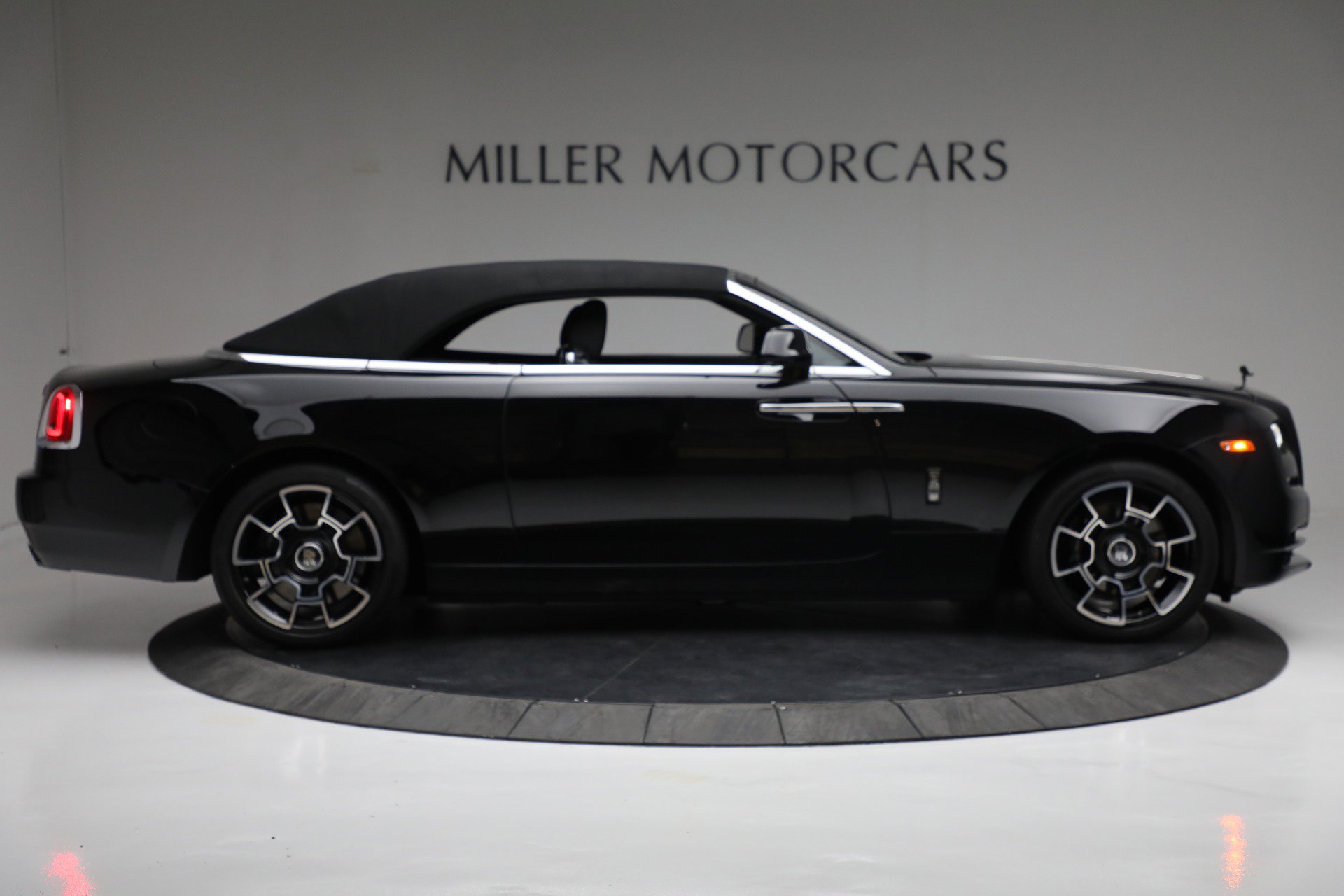 Certified 2018 Rolls-Royce Dawn image 39