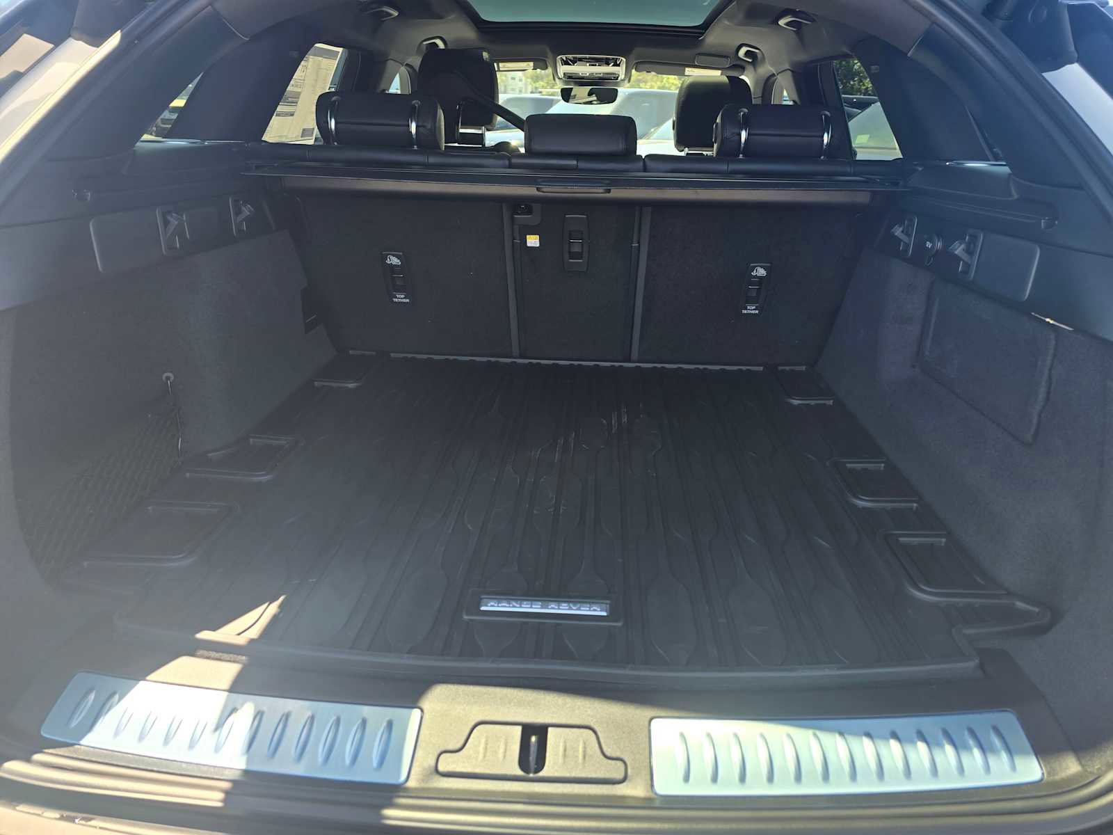 New 2026 Land Rover Range Rover Velar Dynamic SE image 16