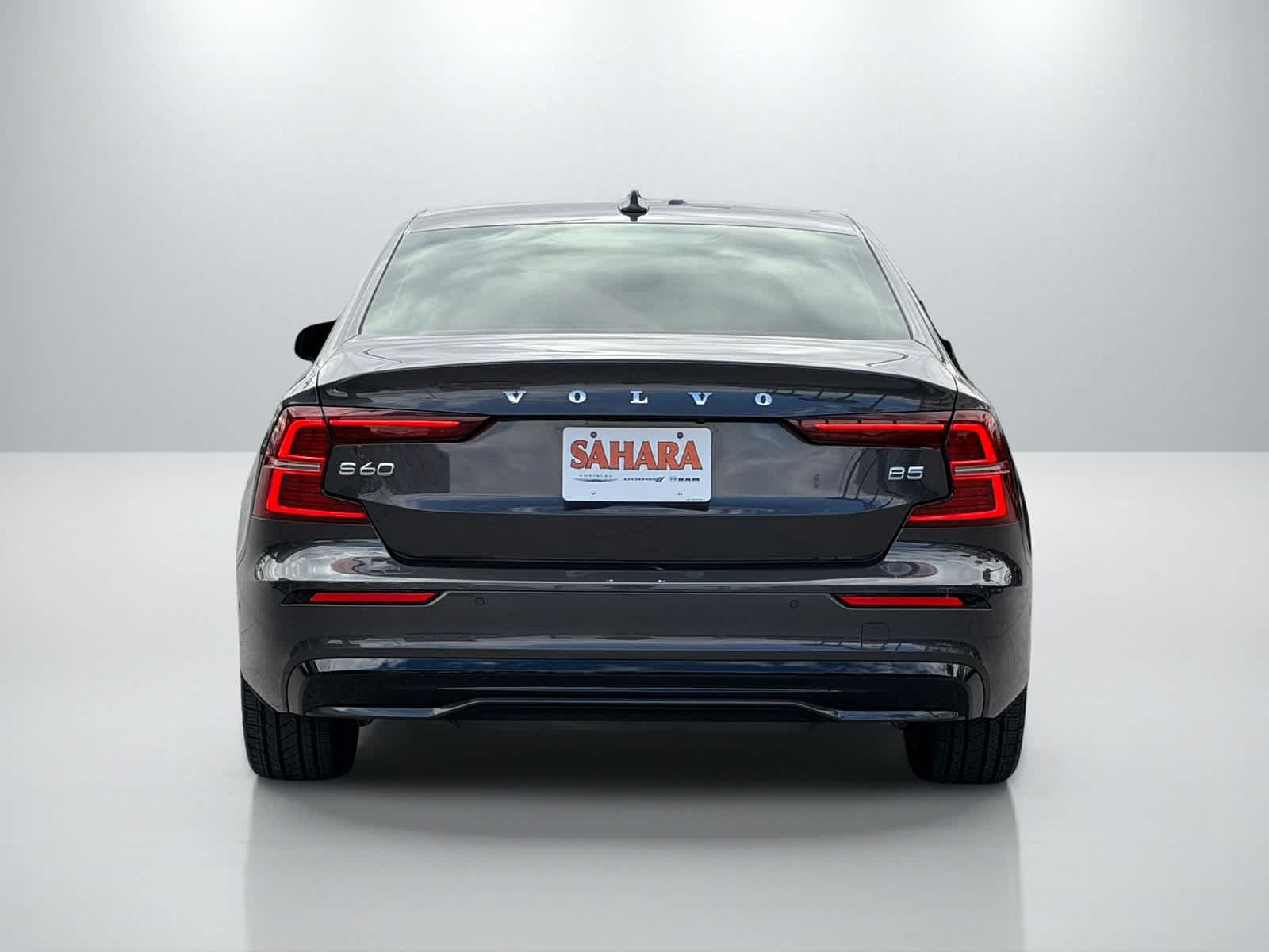 Used 2023 Volvo S60 B5 Plus FWD image 5