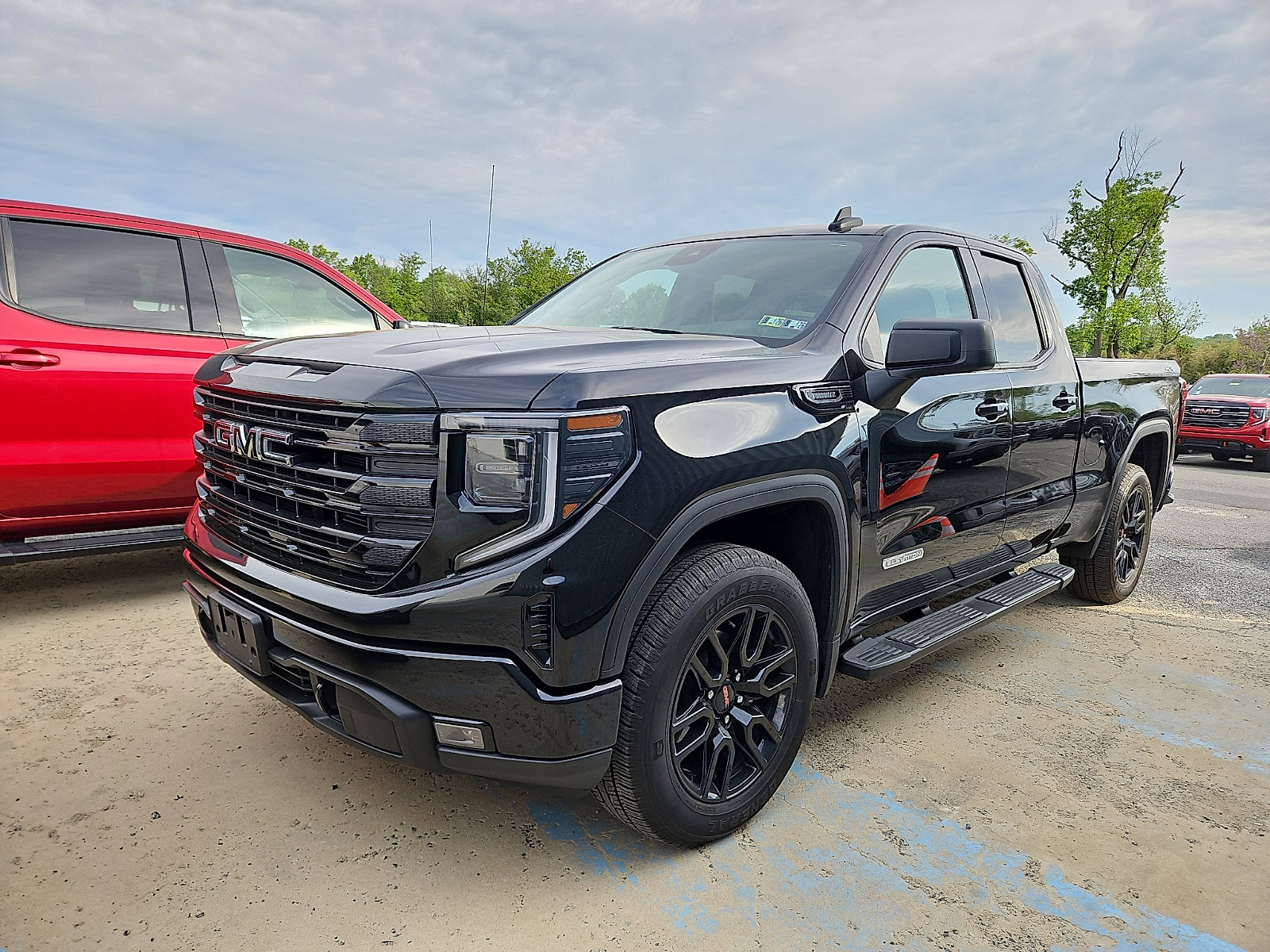Certified 2024 GMC Sierra 1500 Elevation w/ LPO, Elevation Black Package AWD/4WD image 3