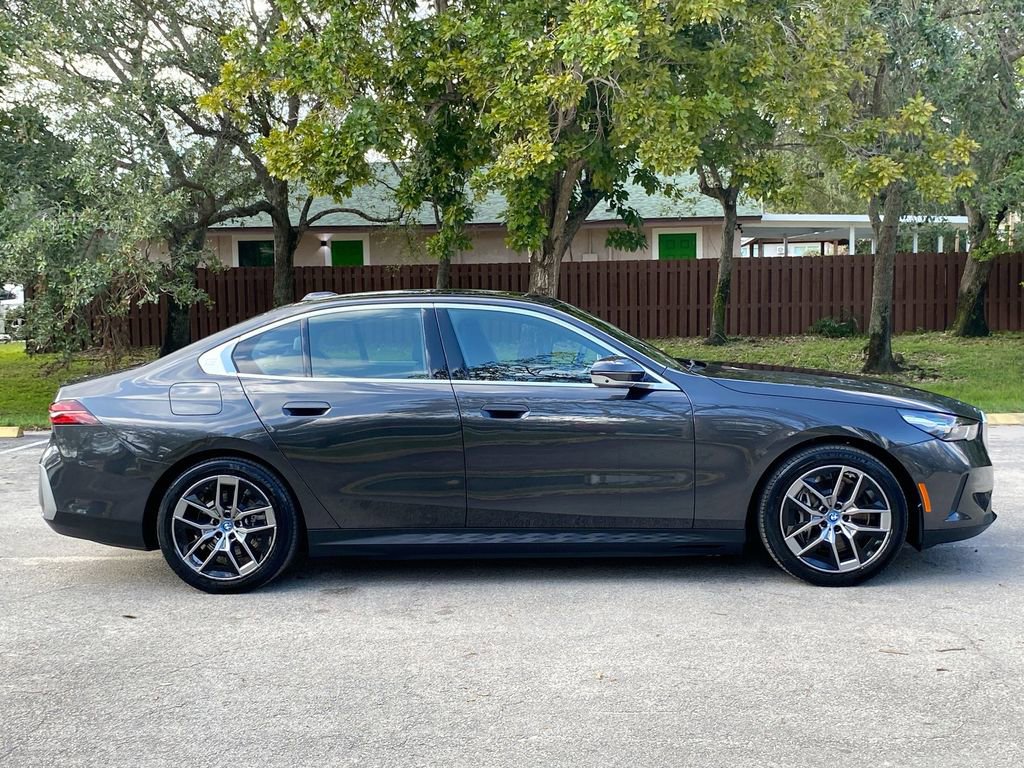 Used 2025 BMW i5 eDrive40i w/ Premium Package image 8