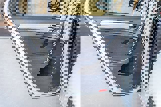 Used 2016 Volkswagen Golf S image 47