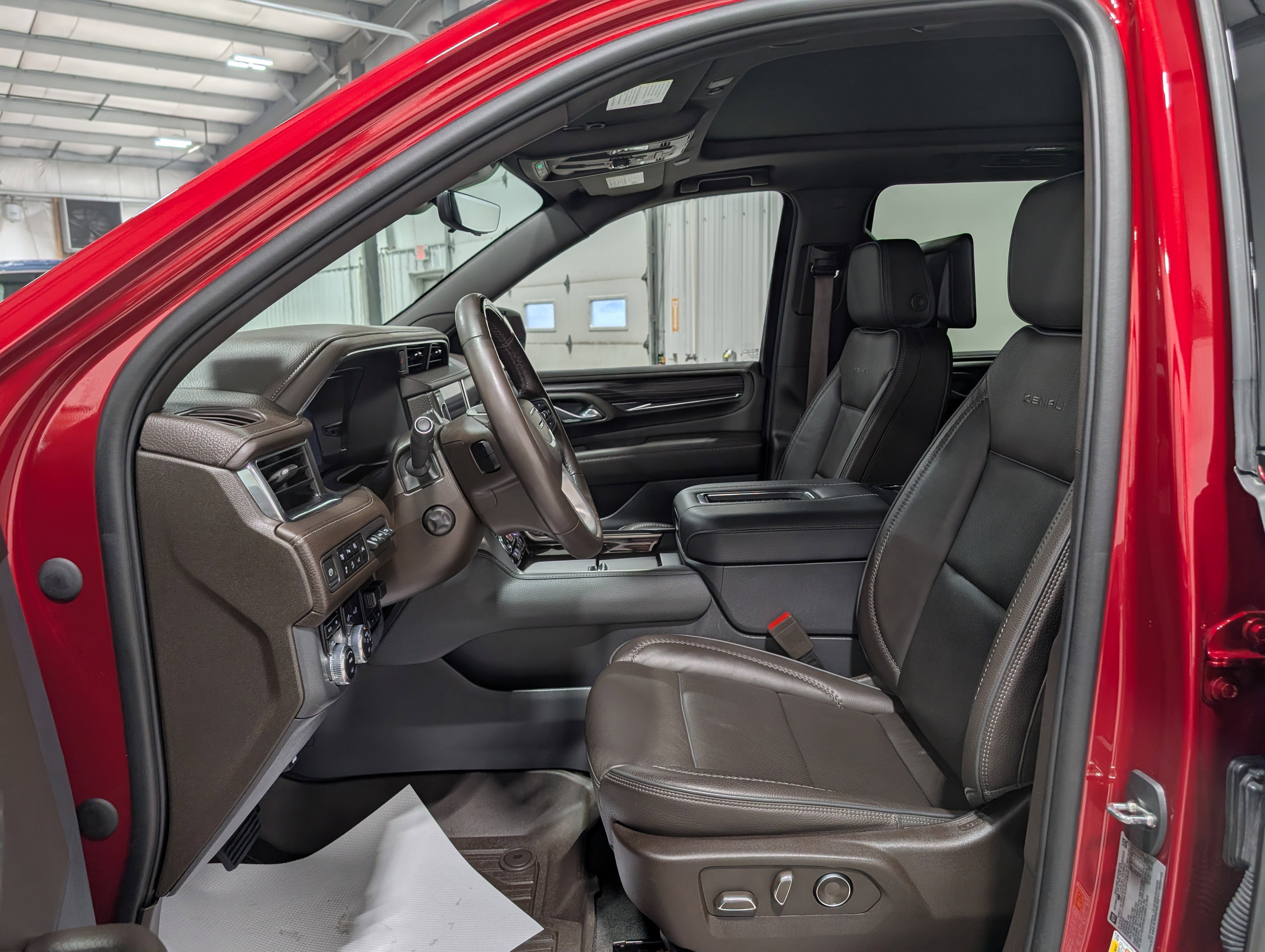 Used 2023 GMC Yukon XL Denali w/ Denali Reserve Package image 16