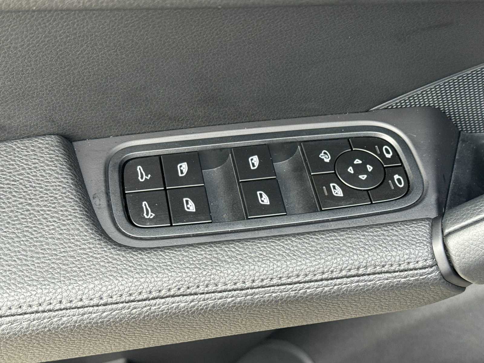 Certified 2025 Porsche Cayenne image 13