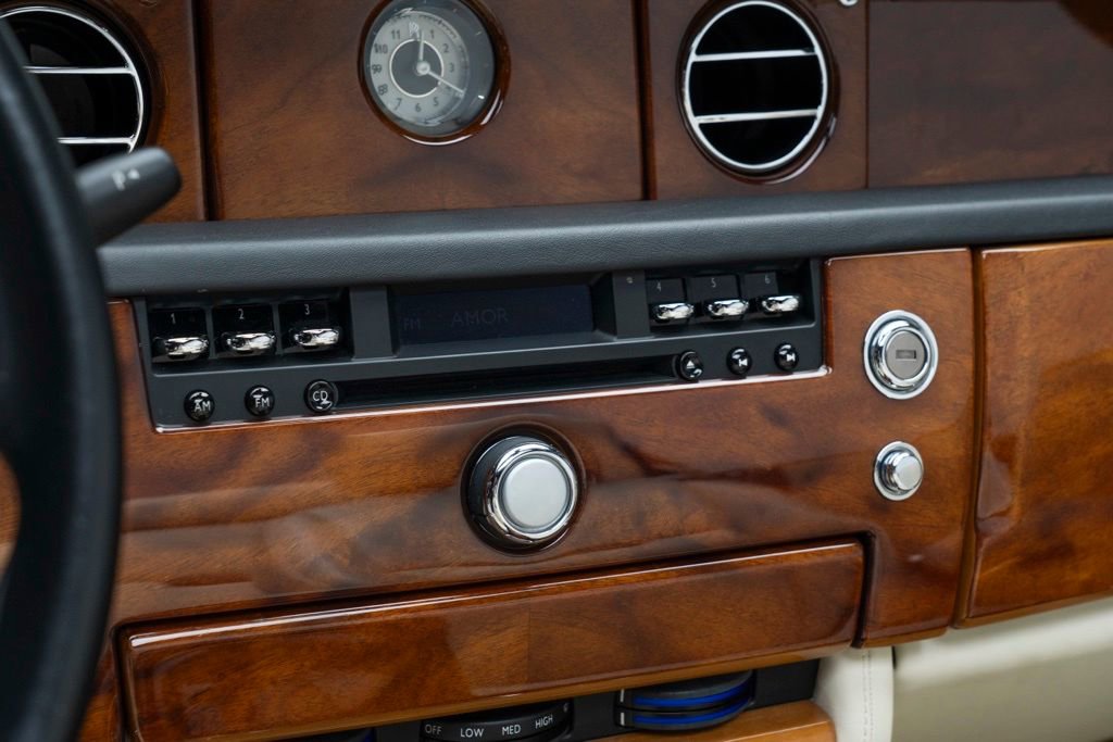 Used 2010 Rolls-Royce Phantom Drophead Coupe image 26