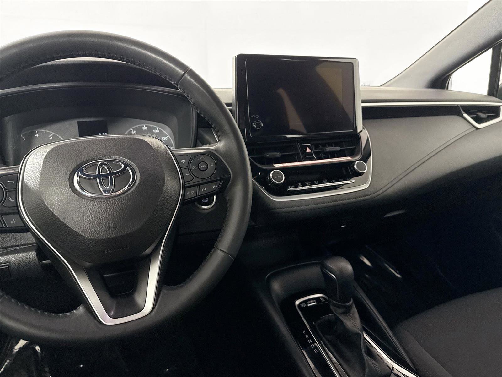 Certified 2025 Toyota Corolla SE image 32