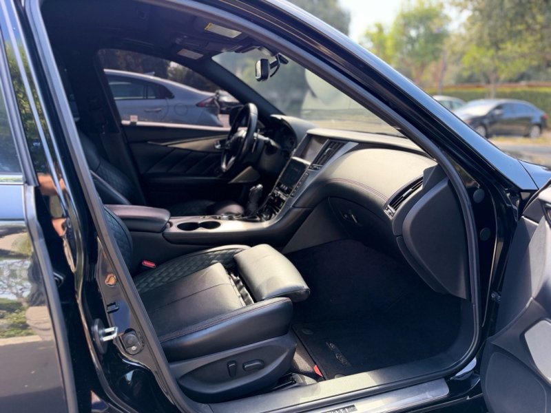 Used 2018 INFINITI Q50 Red Sport 400 w/ Sensory Package (Sport) RWD image 12